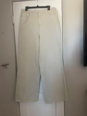 Good American Wide Leg Jeans in Creamy Beige